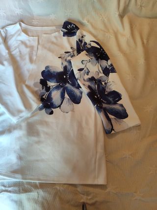 Sobre todo/ chaqueta muyfina flores azul y blanco