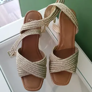 Sandalias Novo Doradas