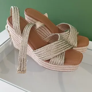 Sandalias Novo Doradas