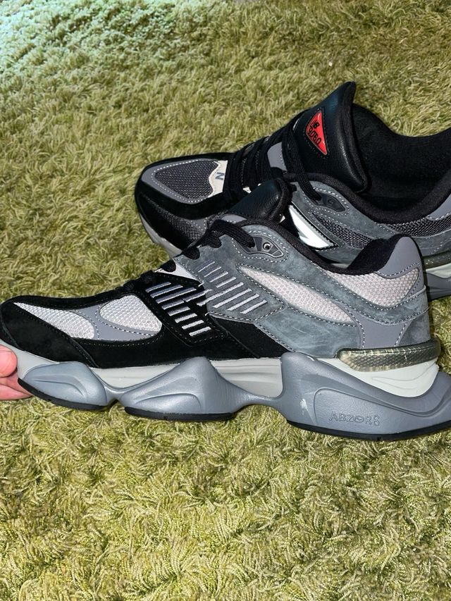 Zapatillas New Balance 9060 Gris y Rojo