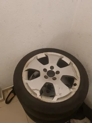 Llantas de aleación y neumáticos 