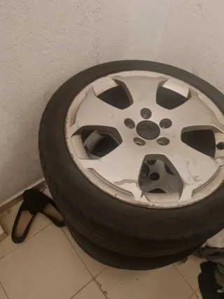 Llantas de aleación y neumáticos 