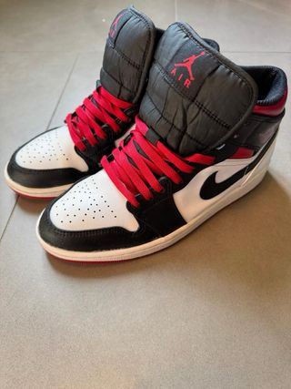 Air Jordan 1 High OG Chicago