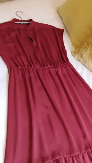 Vestido largo Zara volantes burdeos