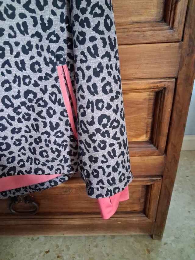 Chaqueta con estampado de leopardo talla s o m