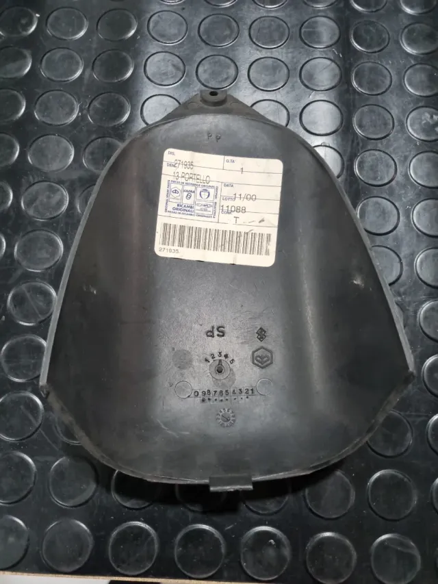 Tapa acceso carburador Piaggio Zip Sp