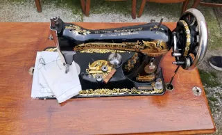 Máquina de coser Singer antigua