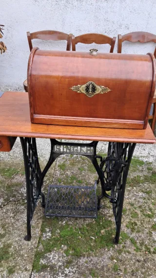 Máquina de coser Singer antigua