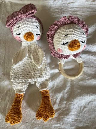Conjunto bebé: muñeco apego y sonajero