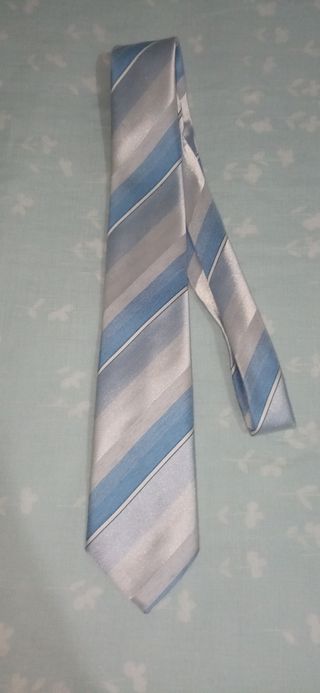 Corbata de rayas azul y gris