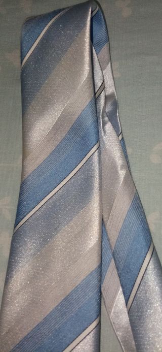 Corbata de rayas azul y gris