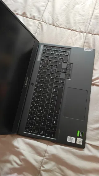 Portátil Lenovo Legion Negro