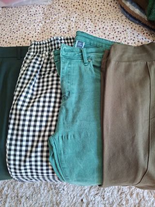 Lote de pantalones verdes y cuadros negros