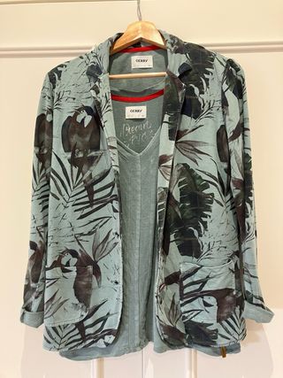 Conjunto Gerry Chaqueta y Top Estampado
