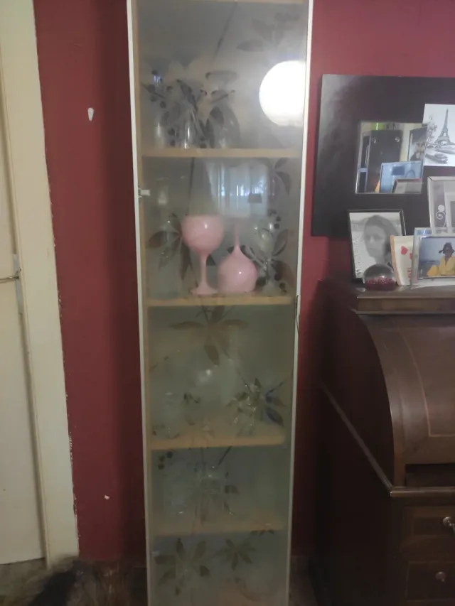 Vitrina alta madera y cristal Ikea