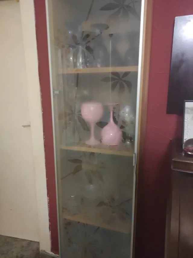 Vitrina alta madera y cristal Ikea