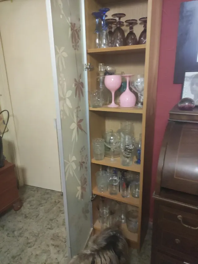 Vitrina alta madera y cristal Ikea