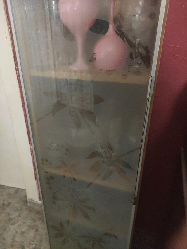 Vitrina alta madera y cristal Ikea