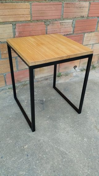 Tavoli in legno e metallo