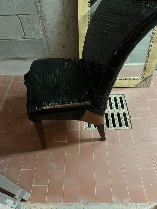 Tavolo 6 sedie 2 specchi oro e bianchi