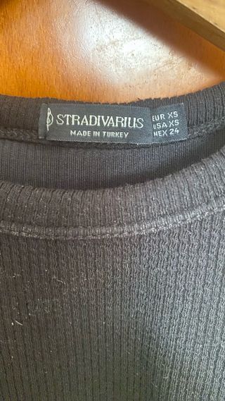 Camiseta Stradivarius negra talla XS