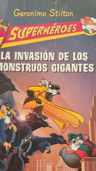 La invasión de los monstruos gigantes: Superhér...