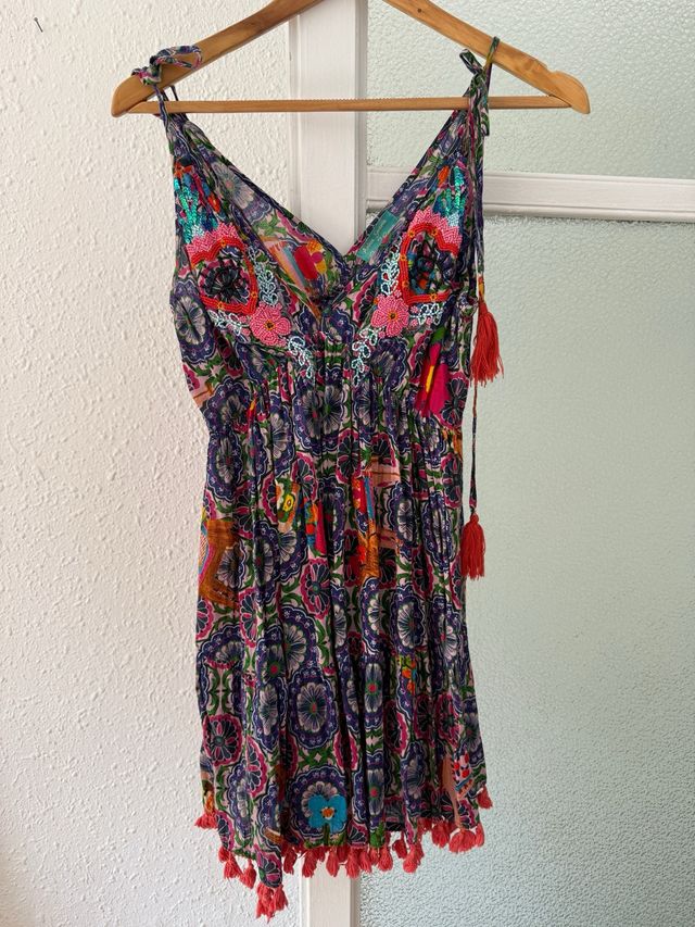 Vestido multicolor expansible con pedrería