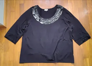 Camiseta negra manga francesa con pedrería