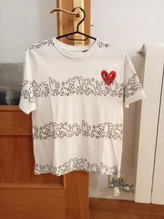 Camiseta Zara Corazón Rojo y Dibujos