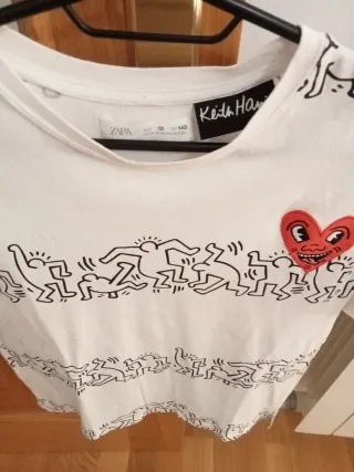 Camiseta Zara Corazón Rojo y Dibujos