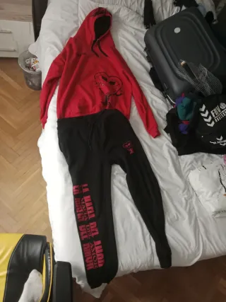 Chándal Rojo y Negro mafia del amor 