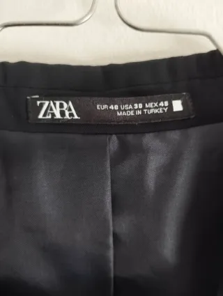 Traje de caballero Zara azul marino.