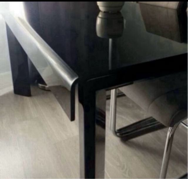 Mesa de comedor cristal y metal