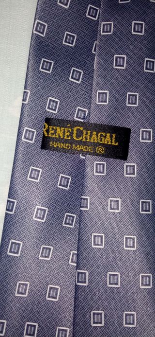 Corbata azul con estampado de cuadros