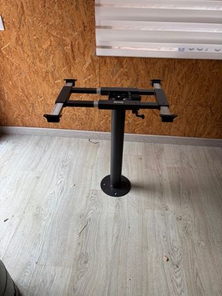 Pie de mesa para autocaravana