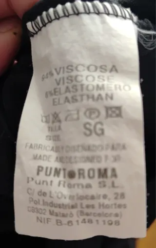 Camiseta negra elástica con lentejuelas