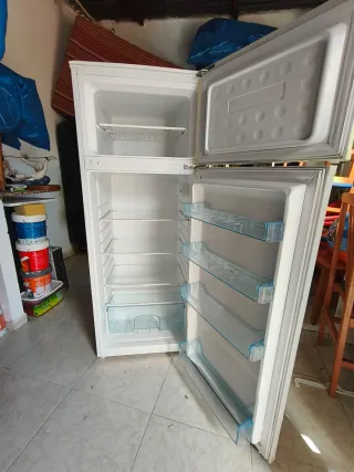 Frigorífico y congelador A+ 217L marca juneX