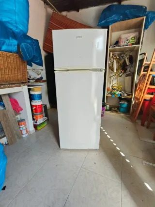 Frigorífico y congelador A+ 217L marca juneX