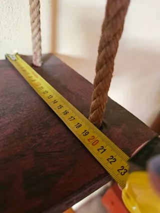 Estantería colgante madera y cuerda