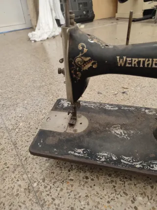 Máquina de coser antigua Wertheim