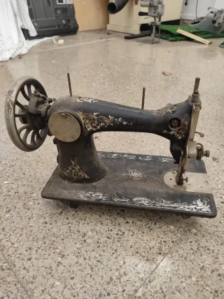 Máquina de coser antigua Wertheim