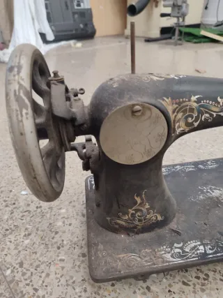 Máquina de coser antigua Wertheim
