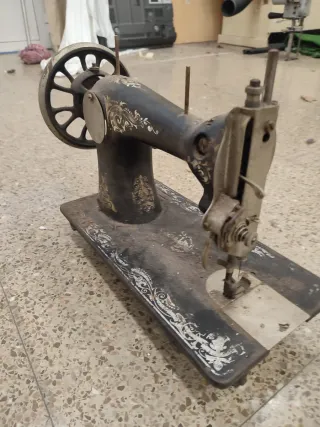 Máquina de coser antigua Wertheim