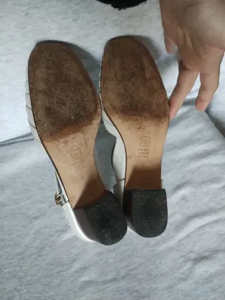 Zapatos de piel blancos para novia