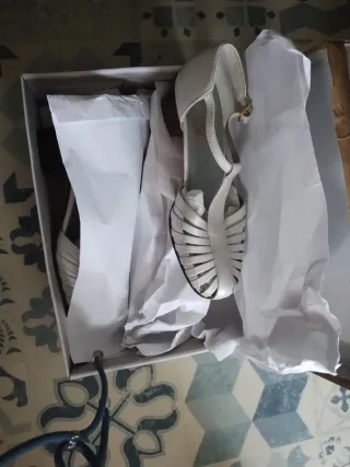 Zapatos de piel blancos para novia