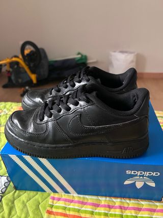Nike Air Force 1 Negras Talla 36
