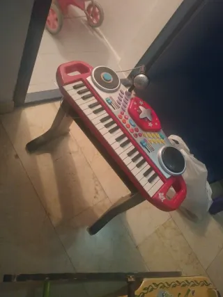 Teclado infantil con micrófono