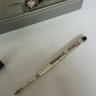 Bolígrafo Sheaffer Negro y Dorado, a estrenar