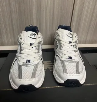 Zapatillas       530      NB      blancas talla 40