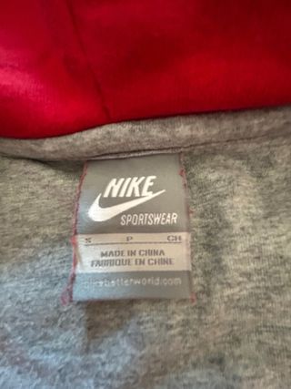 Felpa Nike con cappuccio rossa